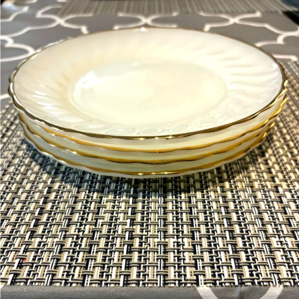 White Anchor Hocking Fire King Ware. Set of 4 plates.